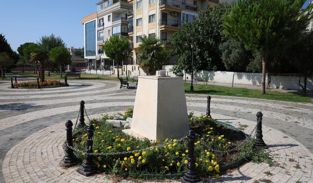 8 Mart Emekçi Kadınlar parkındaki büste zarar verildi