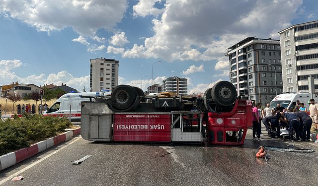 İtfaiye aracı ile kamyon çarpıştı: İki itfaiye eri yaralandı
