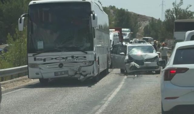 Otobüs ile ticari araç çarpıştı: 5 yaralı