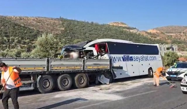 Katliam gibi kaza: 2 ölü, 3'ü ağır 18 yaralı