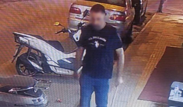 Aydın'da kafeye sopayla daldı, işletmeciyi darp etti: O anlar kamerada