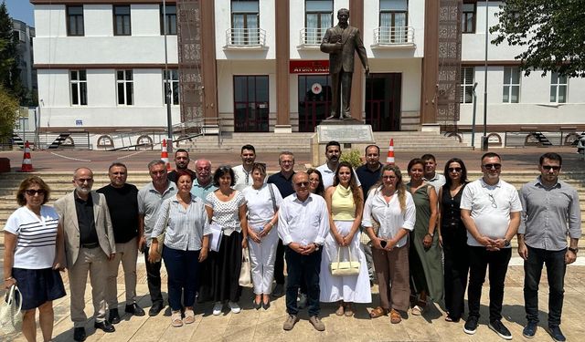 Aydın’da Yeni Parti’nin kuruluş evrakları teslim edildi :İl Başkanı Saatçı: “Korkumuz yok”