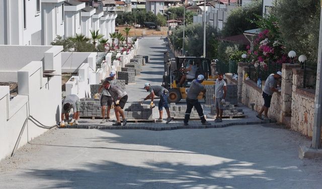 Didim Belediyesi Akbük’te parke taşı döşeme çalışmalarını sürdürüyor