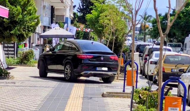 Didim'de Yabancı Plakalı Araç Tepki Topladı!:' Şunu Almanya'da yapsana'