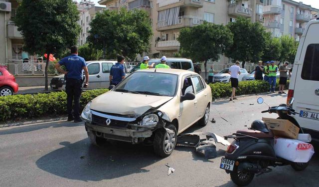 Aydın’da kontrolden çıkan otomobil karşı şeride geçti