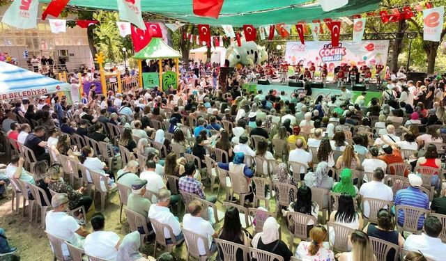 Efeler’de çocuklar için interaktif tiyatro zamanı