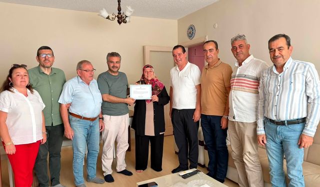 Erdoğan'dan üyelere teşekkür belgesi: Özmen takdim etti
