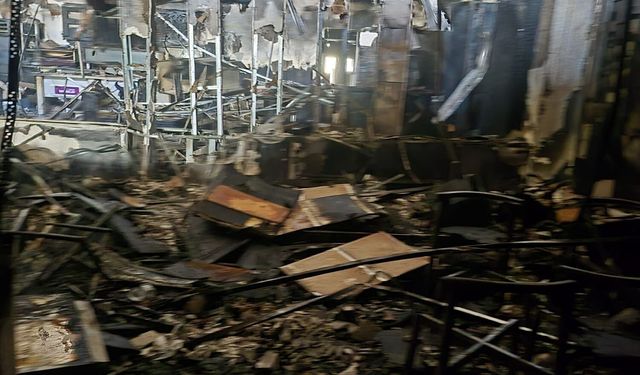 Germencik’te iki katlı dükkan, kül oldu: Dükkanda sağlam eşya kalmadı