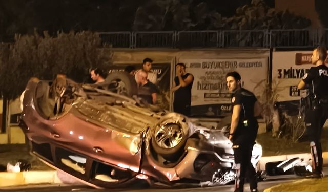 Kuşadası'nda feci kaza: Hurdaya dönen araçtan sağ çıktılar