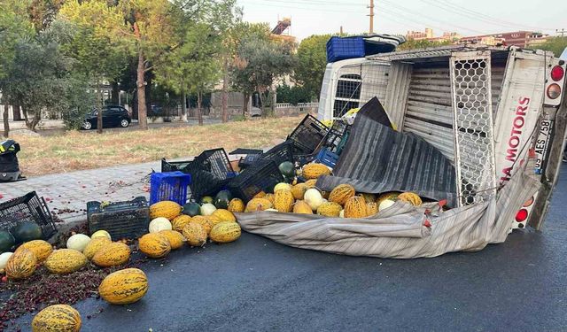 Kuşadası'nda Feci Kaza! :Direksiyon Başında Uyudu, Pikap Yan Devrildi