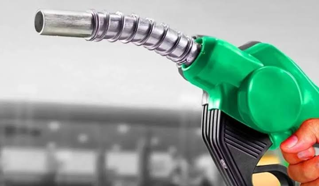 Akaryakıtta indirim sevinci kısa sürdü: Motorin ve benzine dev zam