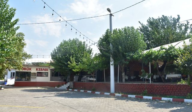 Karacasu’da oğlak çevirme kebabının adresi: Yörük Kebap