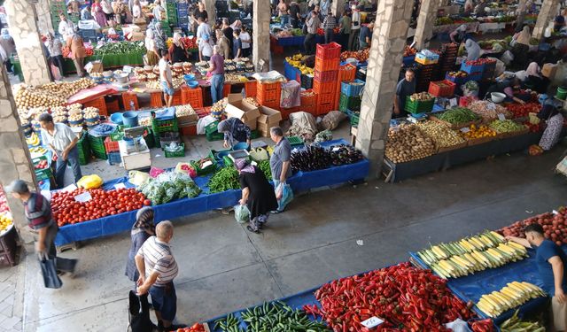 Karacasu pazarında yıllara meydan okuyor: 75 yaşında üretmeye devam ediyor