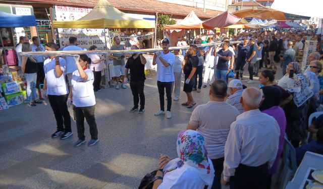 Karacasu'da 14 metre 70 santimlik pideyle rekor denemesi