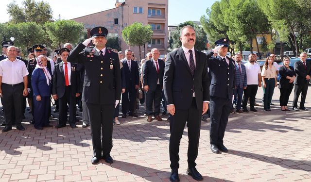 Karacasu’da 30 Ağustos Zafer Bayramı Coşkusu: Atatürk Anıtı’na çelenk sunuldu