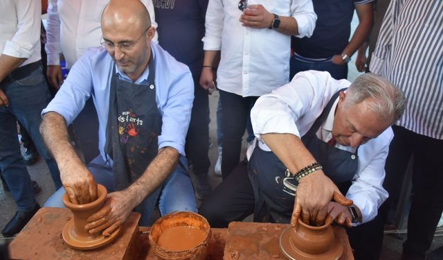 Karacasu'daki festivalde keyifli anlar: Kaymakam, Milletvekili ve Başkanlar çömlek yaptı