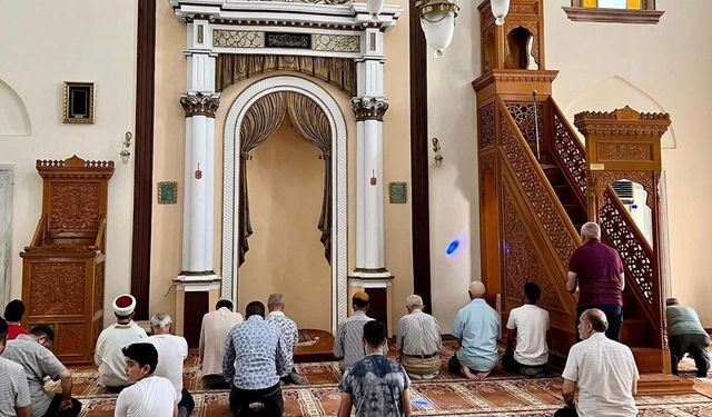 Kuşadası’nda Din Görevlisi Krizi Büyüyor! : Cemaatten Diyanet’e Tepki