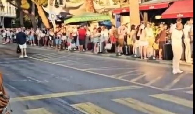 Kuşadası’ndan Samos’a tatil akını! :Kuyruk 1 kilometreyi aştı