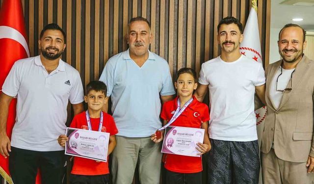 Türkiye derecesi yapan minik güreşçiler milli takım kampına gidiyor