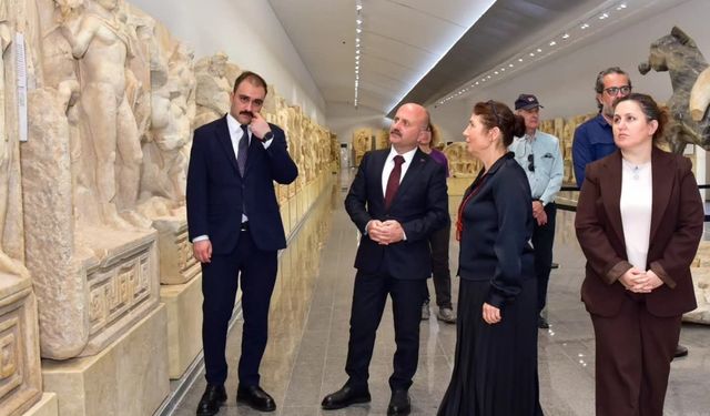 Vali Varol, Karacasu'da esnafla buluştu, Afrodisias'ı ziyaret etti