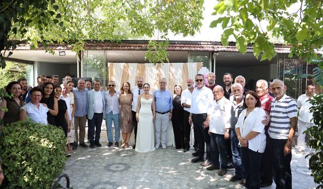 Yeni Parti, Darcan ailesinin düğününde buluştu