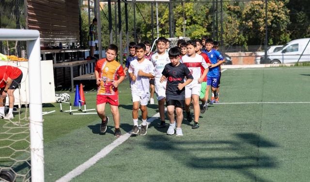 Efeler’de çocuklar için futbol kursu kayıtları başladı