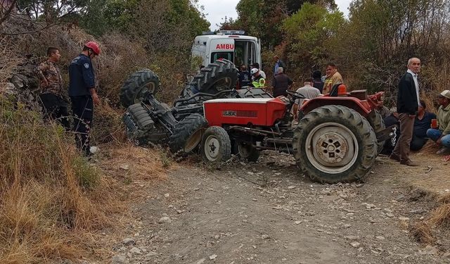 Tarla yolunda feci kaza: Traktör devrildi, 2 ölü
