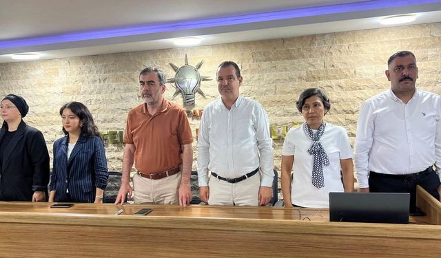 AK Parti Efeler’de yeni üyeye Posacı’dan rozet