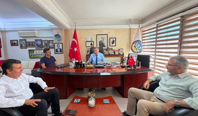 AK Partili Özmen ve Sarıgöz Kuşadası'nın nabzını sahada tuttu