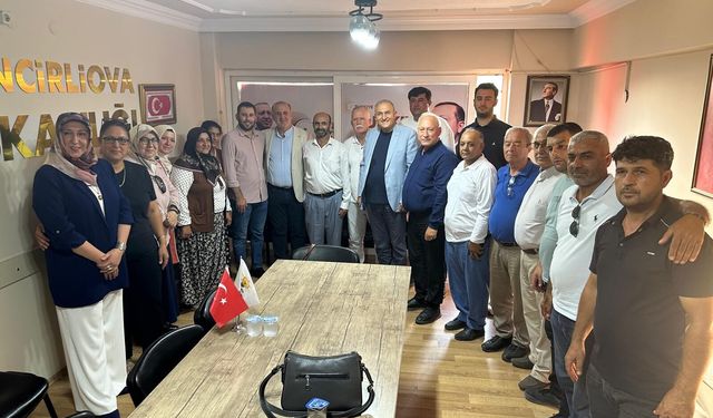 AK Parti’nin yeni vekili, ilk ziyareti İncirliova'ya yaptı: Ayağının tozuyla yeni üyelere rozetlerini taktı