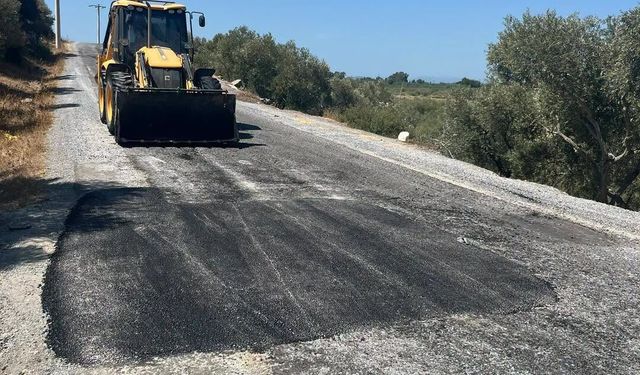 Aydın BŞB’den Akyeniköy’de sıcak asfalt yama çalışması