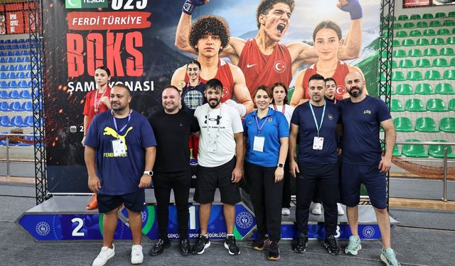 Aydınlı boksörler zirvede :  Yuvaya 3 madalya ile döndüler
