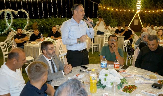 Başkan Arıcı, kendi fotoğrafını 100 bin liraya aldı