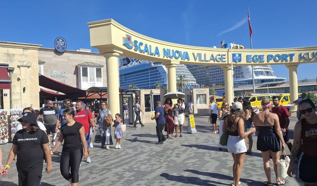 Dev kruvaziyerlerden Kuşadası'na sonbahar çıkarması