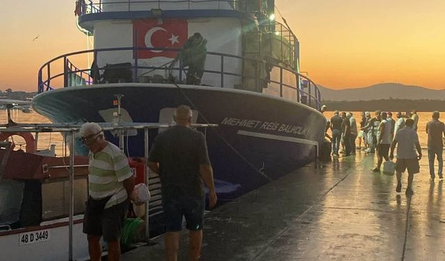 Didim’de tekneler kıyıya bol balıkla geldi