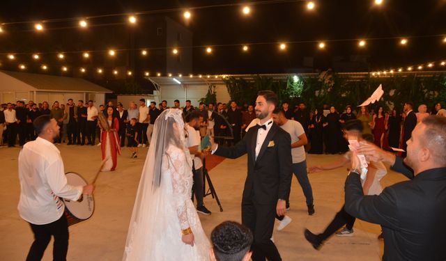 Didim’in tanınmış esnafı görkemli düğünle oğlunu evlendirdi