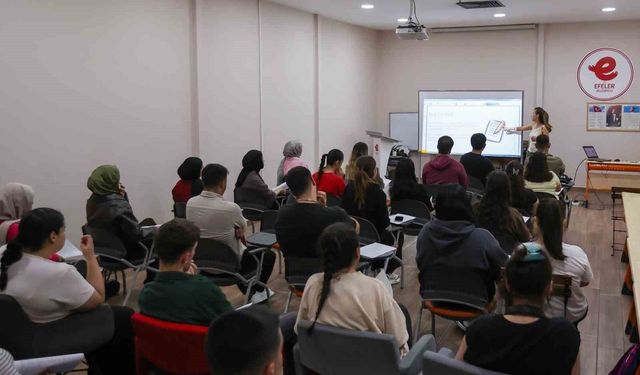 Efeler Belediyesi’nden gençlere sınav yolculuğunda rehberlik desteği
