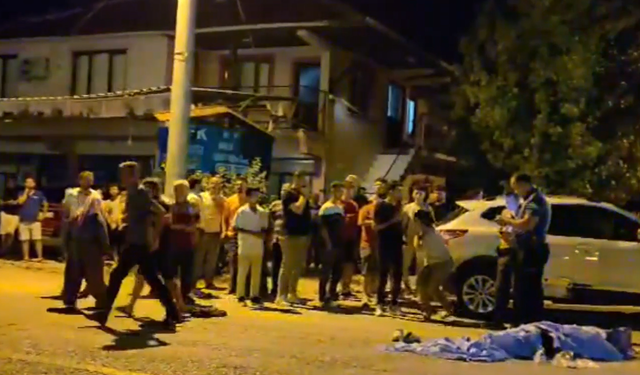 Motosiklet ile otomobil çarpıştı: İki genç hayatını kaybetti