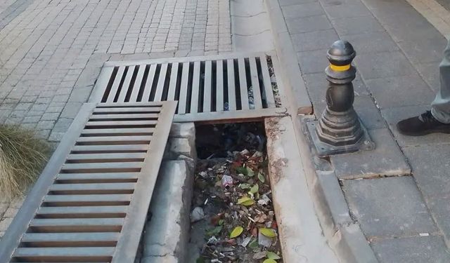 Germencik’te yağış sezonu öncesi mazgallar temizleniyor