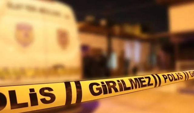 Kamyonun altında kalan genç motosikletli hayatı kaybetti