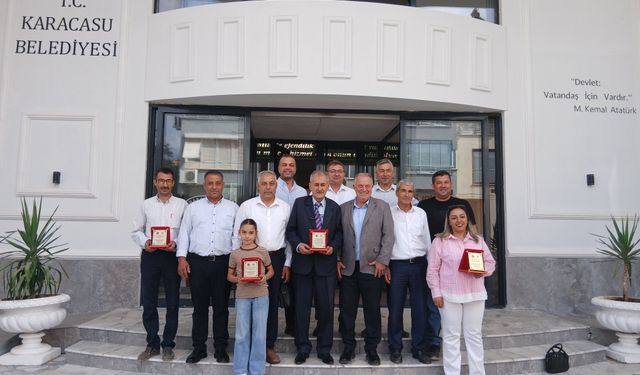 Karacasu'da incir festivalinde dereceye girenlere plaket verildi