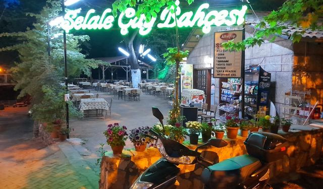 Karacasu Şelale Aile Çay Bahçesinde sezon Kasım'a kadar devam edecek