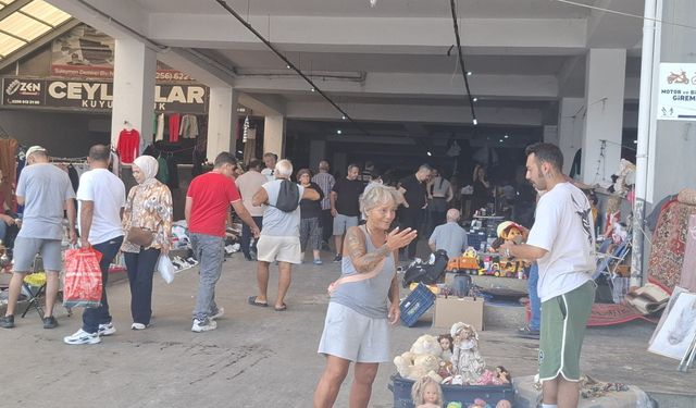 Kuşadası Bit Pazarı’nda 'Geçmişin sesleri' yeniden canlanıyor