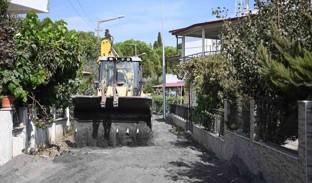 Kuşadası Karaova’da 7 bin metrekarelik yol yenilendi