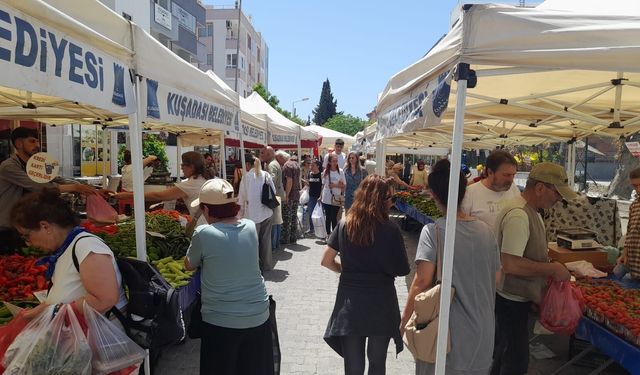 Kuşadası Üretici Pazarı'nda sonbahar bereketi başladı