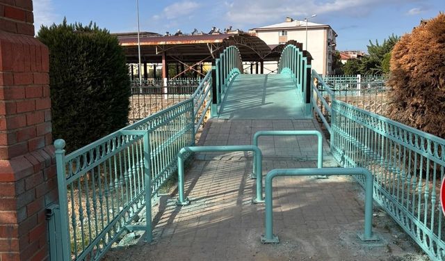 Nazilli'de tepki çeken görüntü: 'Engelli' vatandaşlara köprü 'engeli'