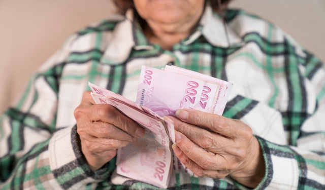 Ocak 2027 emekli zammı ne kadar olacak? Tahminler netleşiyor