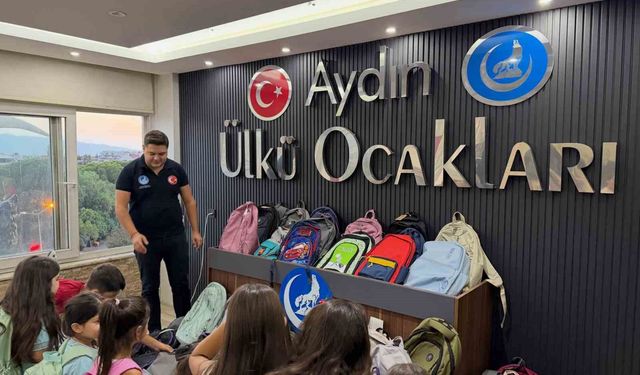 Ülkücülerden öğrencilere kırtasiye desteği