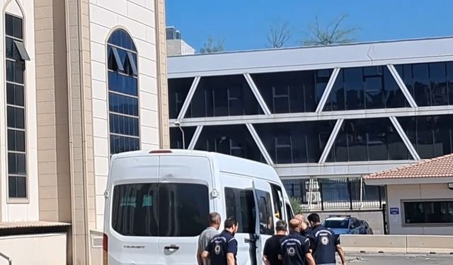 Kuşadası’nda göçmen kaçakçılığı soruşturmasında tutuklu sayısı 6’ya çıktı