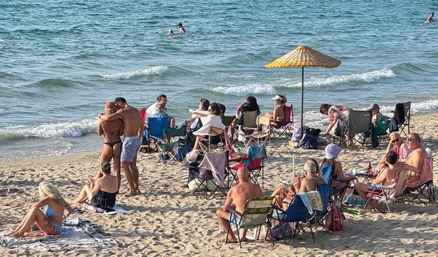 Kuşadası’nda Ekim güneşi deniz keyfini uzattı
